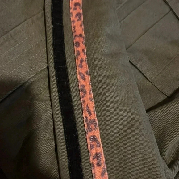 Peyton Jensen XS military olive green jacket with animal print detail on sleeve - Picture 7 of 9